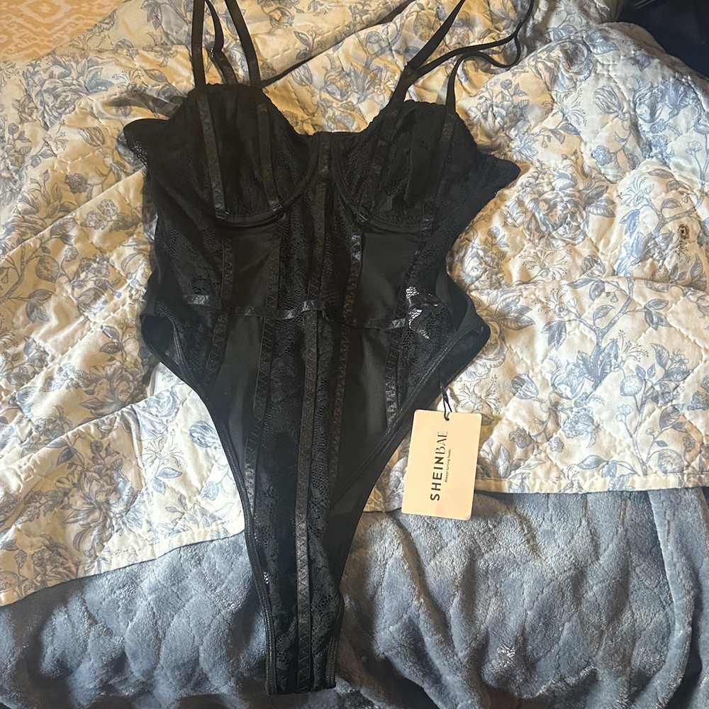 SHEIN Black Strappy Lace Bodysuit